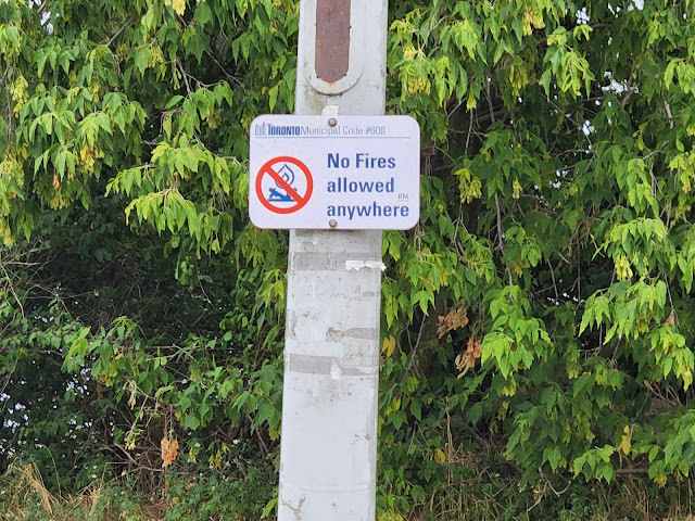 PhotoDorks's tweet image. No Fires allowed anywhere - Toronto Municipal Code #608 via @PhotoDorks photodorks.com/2022/08/no-fir…