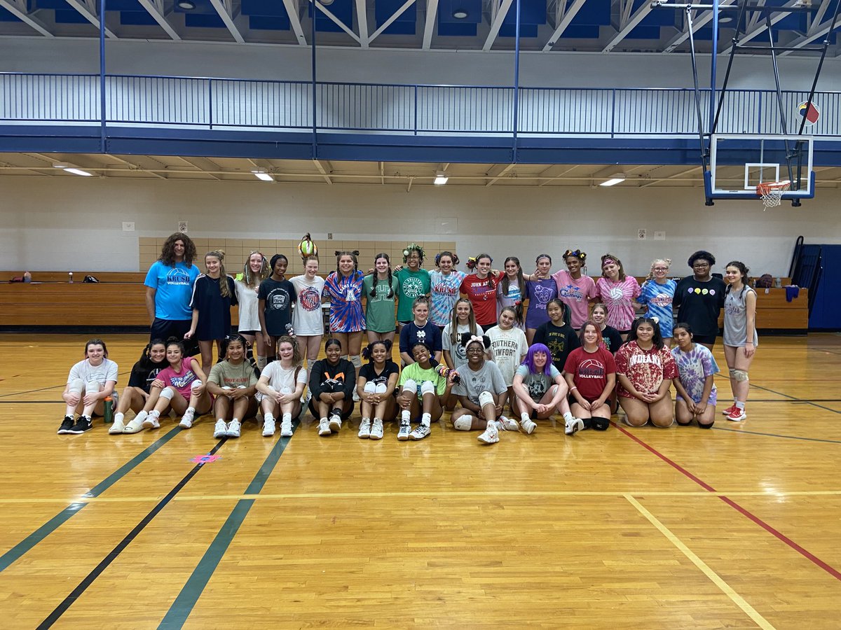 JahsVolleyball's tweet photo. Crazy hair! https://t.co/DRISZknFUO