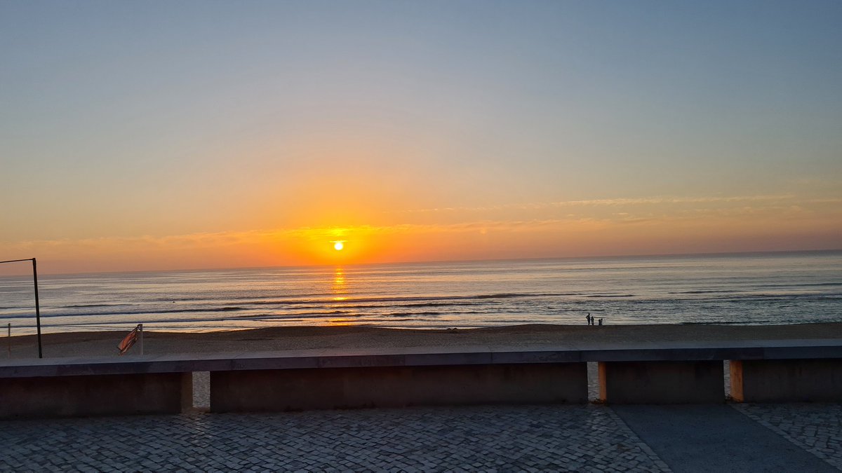 AlexDobbo's tweet photo. @anthonysimon Another Atlantic sunset, and probably abit further down the coast from.whwre you are ! https://t.co/avbIzeEhXh