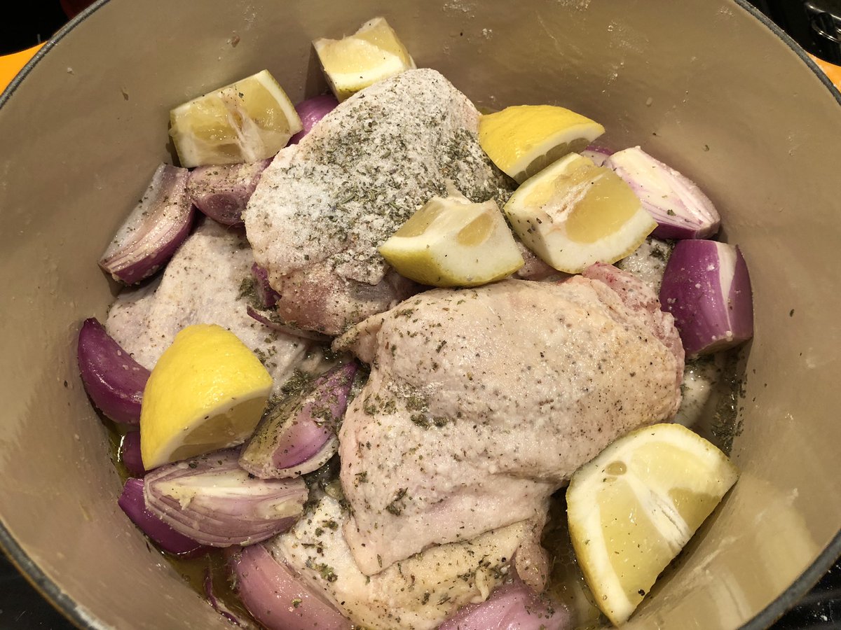 ebeth360's tweet photo. Shallots, garlic, lemon, chicken dredged in flour, remember to add herbes de Provence before arranging everything. I used wine instead of vermouth. #twitterbake https://t.co/FzHhoC73AV