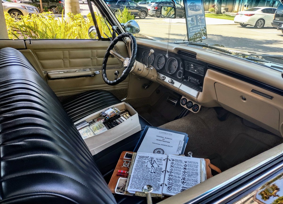 SammyMetallicar's tweet photo. All set up at SarasotaCon!  Great venue at The Carlisle Inn, 3727 Bahia Vista Street in Sarasota.  Come on out and see Sammy!  #sammythemetallicar #sarasotacon #swflcomicons #metallicar #supernatural #spnfamily #conventions https://t.co/PKzVpzWMHf