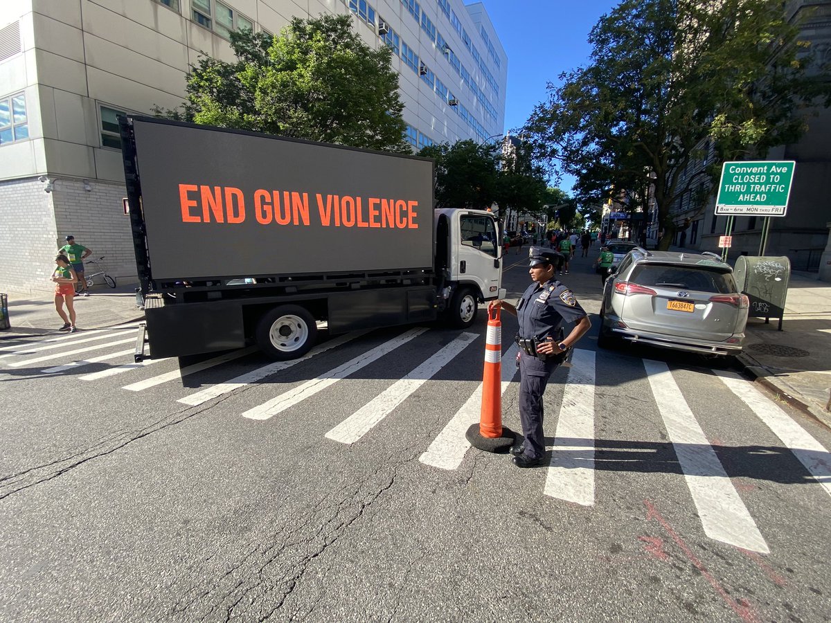 NYCPBA's tweet image. Sending the message loud and clear at this morning’s #PercySutton5K and Harlem Health Walk:

Cops and our communities are standing together, working together and walking together to END GUN VIOLENCE and SAVE OUR CHILDREN. @HARLEMWEEK @ChamberHarlem #HarlemWeek