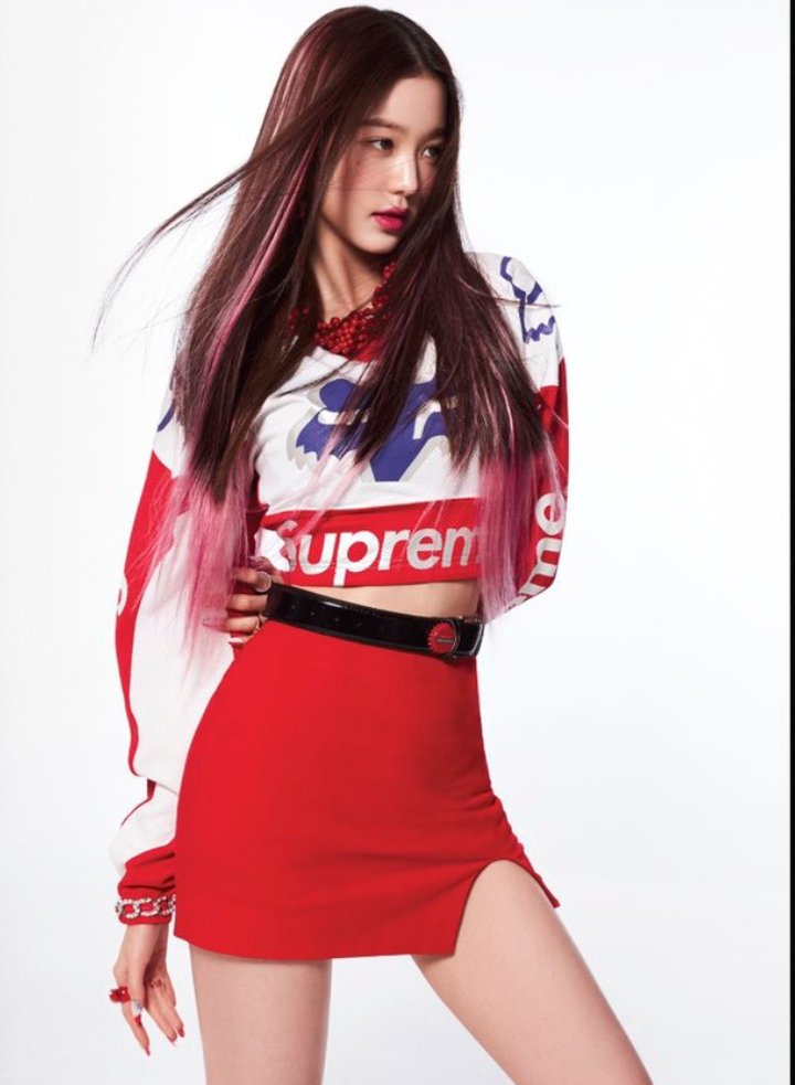 2310nyz's tweet photo. "Hi Karina                       "Hi Wonyoung 
from aespa"                      from IVE" https://t.co/eTEOSq2wps