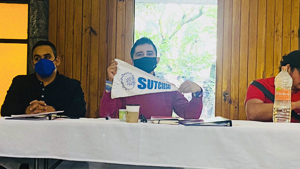 jagarciapalermo's tweet photo. Orgulloso de representar al #SUTCIESAS en la #EscueladeLiderazgoSindical de la Fundación Friedrich Ebert - México. 
Hoy toca ponencia con el Dr. #AlejandroEncinas sobre la transición hacia la democracia laboral y sindical mediante el #convenio23 del #TMEC. https://t.co/bMP0p6vbcf