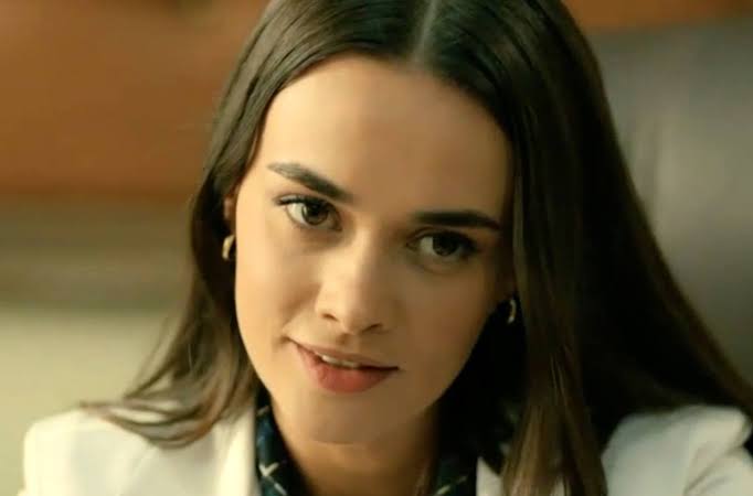UmitKahraman85's tweet photo. Ahora soy una muerta mas de esta #TierraAmargaEnImagen llegué con un objetivo claro, conquistar el corazón de Demir  Yaman por acuerdo con @MxFikretFekeli pero resulta que todo cambia, me enamoré de verdad de Demir, Friket de @DocMujgan y conozco a mi padre @Mx_Sevda ¡Gracias! https://t.co/5Wks8UfFO4