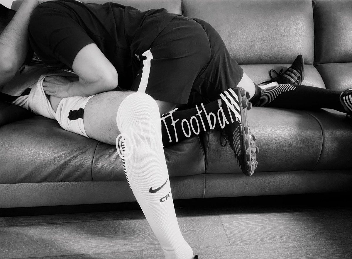 NATFootball's tweet photo. 黑白相间，激情交织 #FootballSocks #FootballKit #bulge #足球袜 #大包 #激凸 https://t.co/GYipaB6fRT