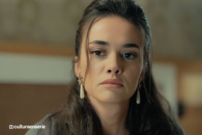 UmitKahraman85's tweet photo. Ahora soy una muerta mas de esta #TierraAmargaEnImagen llegué con un objetivo claro, conquistar el corazón de Demir  Yaman por acuerdo con @MxFikretFekeli pero resulta que todo cambia, me enamoré de verdad de Demir, Friket de @DocMujgan y conozco a mi padre @Mx_Sevda ¡Gracias! https://t.co/5Wks8UfFO4