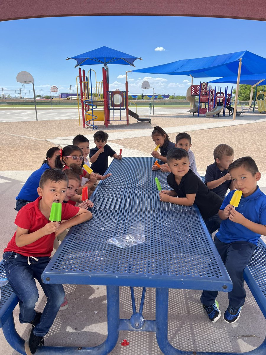sayalarod's tweet photo. Celebrating ๐ฅณ 1๏ธโฃ5๏ธโฃ days of Intensive Learning at @fmeeagles ๐ฆ
๐ชน #WeAreClintISD #prekindercollab #intensivelearning #lovemyjob #duallanguage @elopez014 @Ymgomez1964 https://t.co/yDsEoy46wX