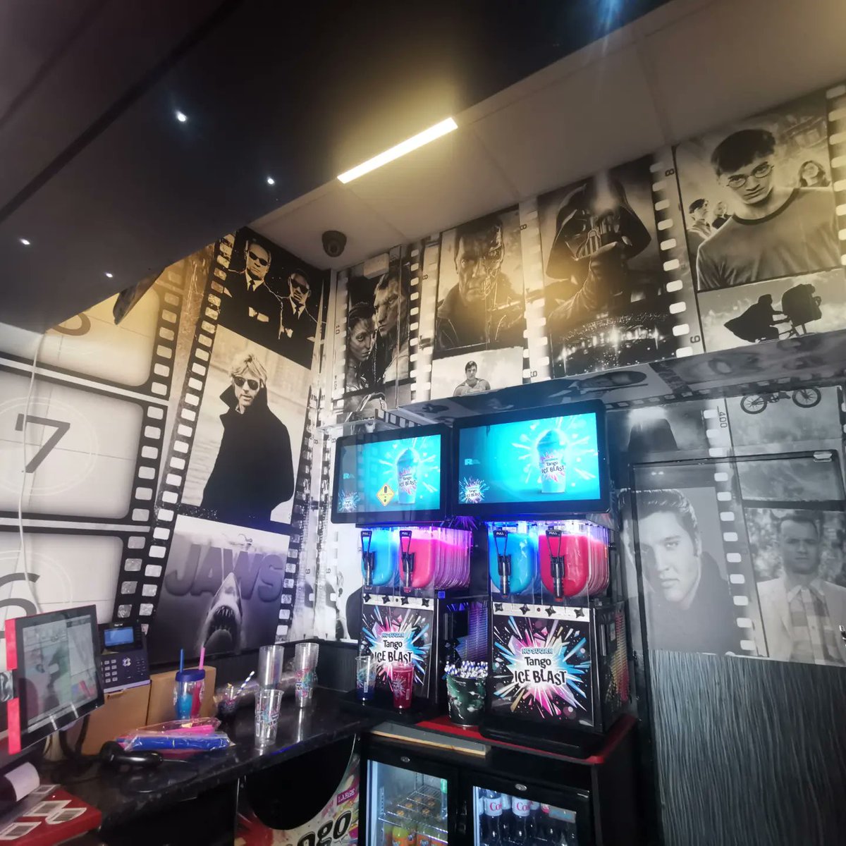 stircrazyproduc's tweet photo. On my holidays in Holyhead, weather is incredible, the sea is blue and i come across this vinatge looking Empire cinema showing Nope! Would be rude not to. Will always be my first love 😘 https://t.co/ChoWTfqdvx