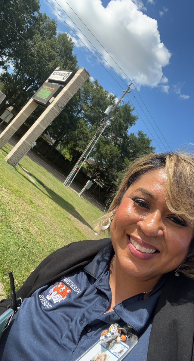KLZ_PrincTukes's tweet photo. KLZ Week One & Car Rider Fun! Our District Support from our Science Team was Top-Knotch! @gelyn_roble @KlentzmanTigers @aliefstem @MrJoseSanabria1 https://t.co/JunDKsIn8k
