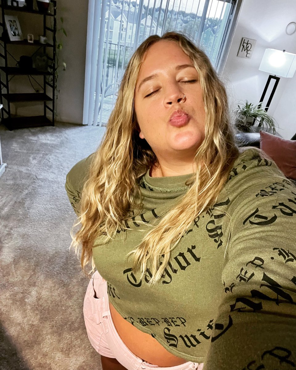imisssparklin13's tweet photo. Happy august 13th besties! sad girl autumn has officially begun 🍂🫶🏼🥹 #feelslikeaugust #augustheads https://t.co/D4qivvKI2M