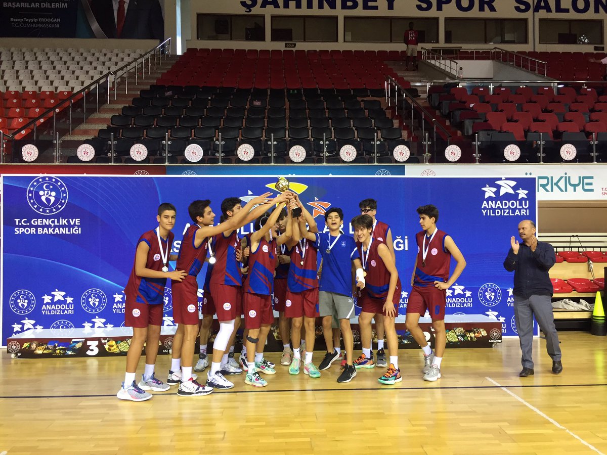 GSB_Gaziantep's tweet photo. #ANALİG #Basketbol 

Analig Basketbol Türkiye Finalleri 🏀 

🥇İzmir 
🥈İstanbul Avrupa
🥉Bursa
🏅Ankara 

Dereceye giren takımlarımızı tebrik ediyoruz. https://t.co/bXtXbrPSAT
