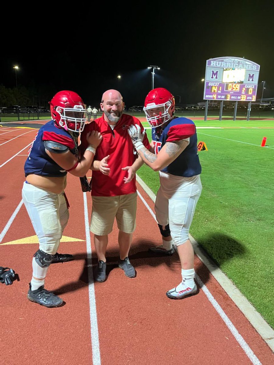 LisaPearceEdS's tweet photo. Itβs the #TheMovingCrew πͺπ½π₯ WE SEE YOU @rd4lfootball and @LoganCagle75 looks like weβre gonna have to replace a few pics around the school! @HixonClayton π₯β€οΈπ https://t.co/tZ9Ir71xzp