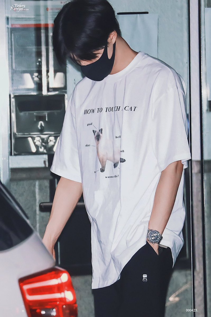 ihatefruitsmp3's tweet photo. wts lfb help rt ph

— cat guide shirt (white xl)
— ₱2.2k, less ₱100 if payo
— onhand, clean (wore 1 time para icheck yung fit, sadly mashado maluwag T—T)
— dop: 1 wk rsrv
— mop: gcash
— mod: ggx

💌 can send more proof thru dm ^^

🌷 itzavibe jeno nct dream how to touch a cat https://t.co/7QURtZVS4Z