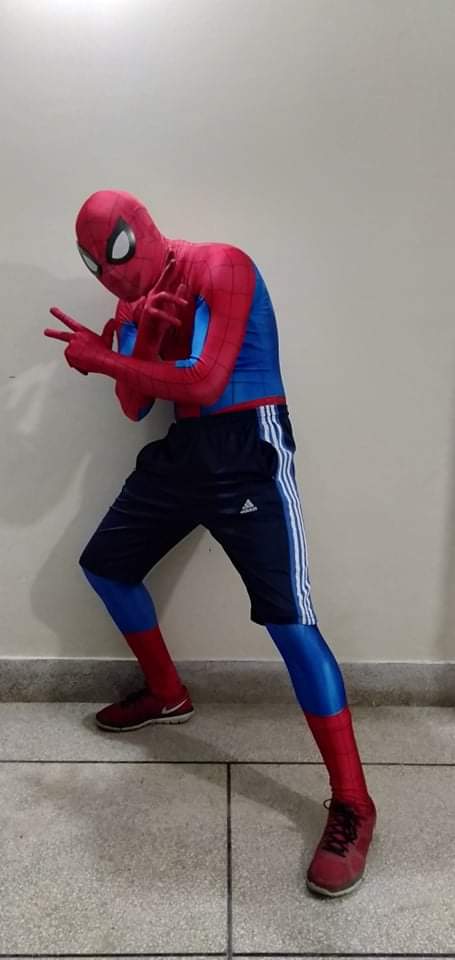 Your friendly neighborhood Spider-man stylin' and shit https://t.co/Mvtdfo0Vn9