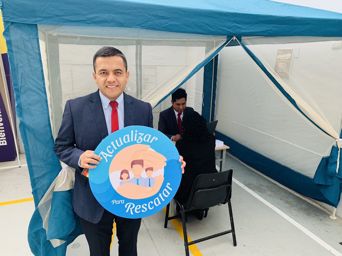 AdventistaMiCOP's tweet photo. Pr. Agustin Flores (Secretario Ejecutivo #MiCOP) acompaña la actualización de datos en la Iglesia Santa Luisa. ✍🏻🧑🏻‍💻 #ActualizarParaRescatar https://t.co/V18uvzsior