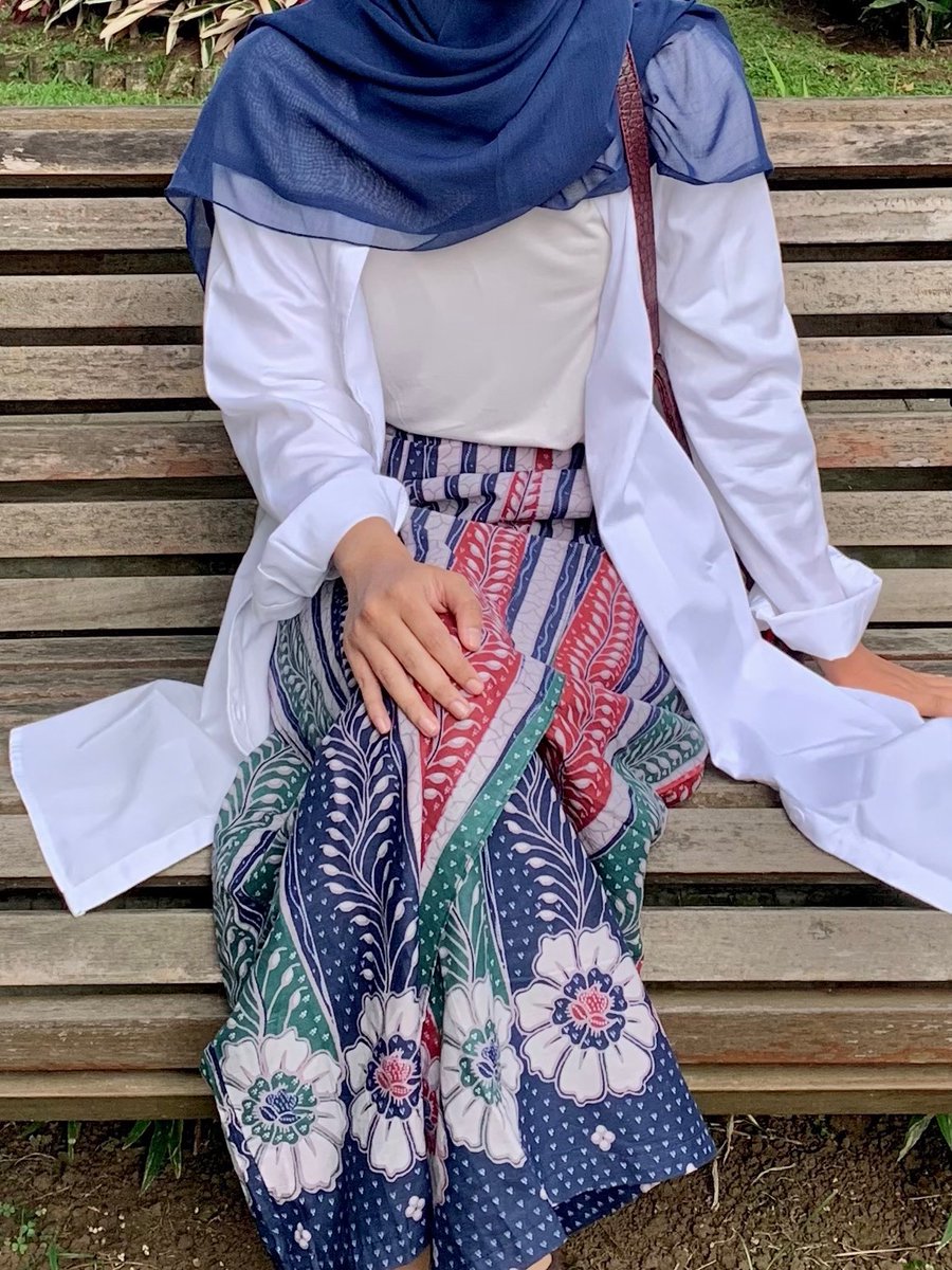 luneetoileee's tweet photo. Ke kampus pake batik cakep juga https://t.co/BDf5mODQd6