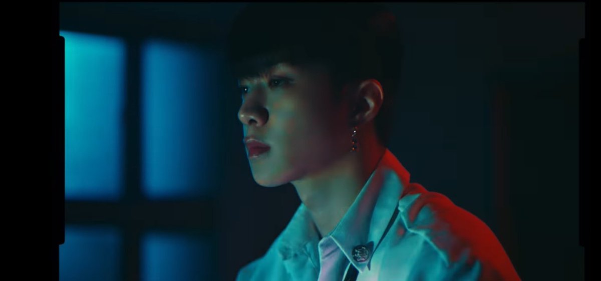 ...하라메 배경 왜 필름임...?
줴엉이가 과거(로 추정되는) 영상 보던 장면 생각나게......🥲
그러고 보니 저 이모티콘도 영사기였음