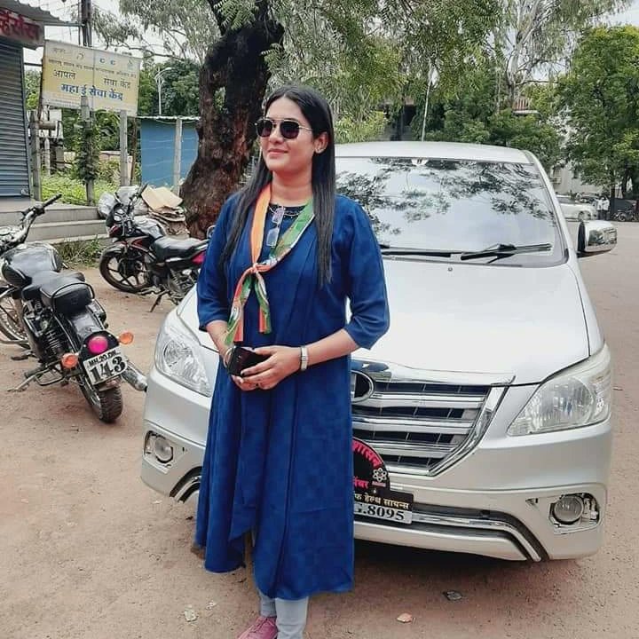 dipaliRGVM's tweet photo. "मौसम की सबसे अच्छी बात है की वो समय के साथ चलती है, तू भी समय के साथ चल सफलता तेरी क़दमों में होगी। " https://t.co/hbr4Zu8TON