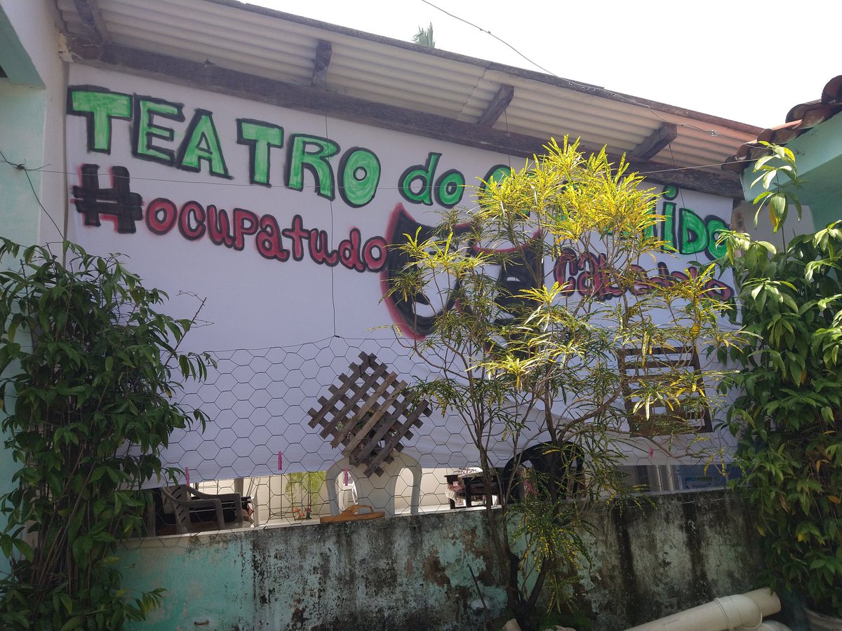 vikt_duarte's tweet photo. Teatro do Oprimido, bandeira de 2016, quando nós secundaristas da época ocupamos o IFPB campus Cabedelo e tantas universidades e escolas pelo país a dentro #ocupatudo https://t.co/CokrAgI8yn