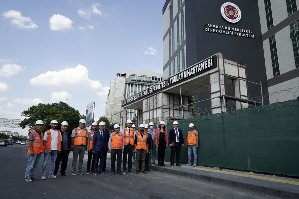 Heyecanımız artıyor. Türkiye'nin en özellikli diş tedavilerinin yapılabileceği ve en kapsamlı eğitim imkanlarının bulunduğu Diş Hekimliği Fakültesi ve Hastanesini açmak için gün sayıyoruz. Son durumu yerinde inceledik: Bitmek üzere, çok yakında açacağız inşallah..
<a href="/AnkaraUnivDis/">Ankara Üniversitesi Diş Hekimliği Fakültesi</a>