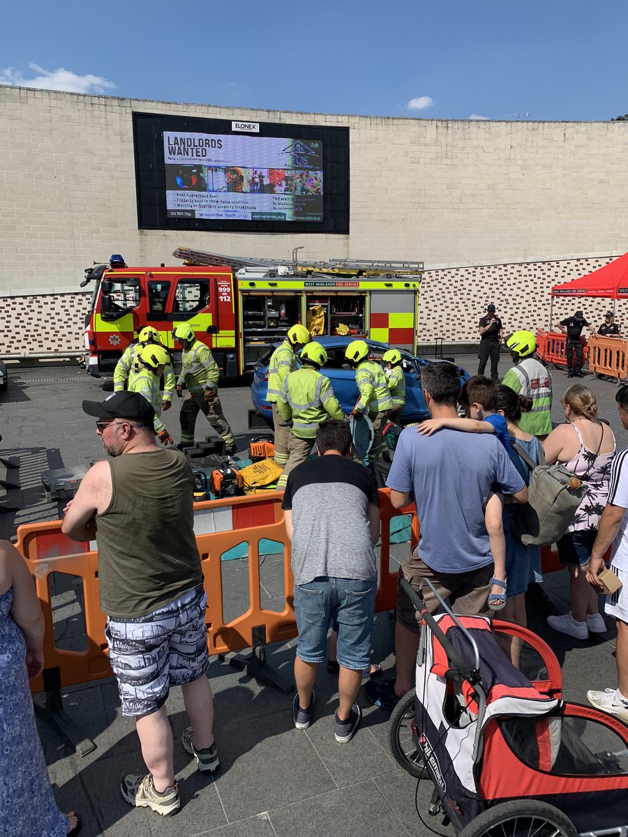 This afternoon crews from @WMFSCanley @WMFSTechRescue @WMFSFoleshill @WMFSRCRT supported @WMFSCoventry with their ‘summer of rescue’ event at Millennium Place. Great effort by all involved considering the heat🌞🌞💪