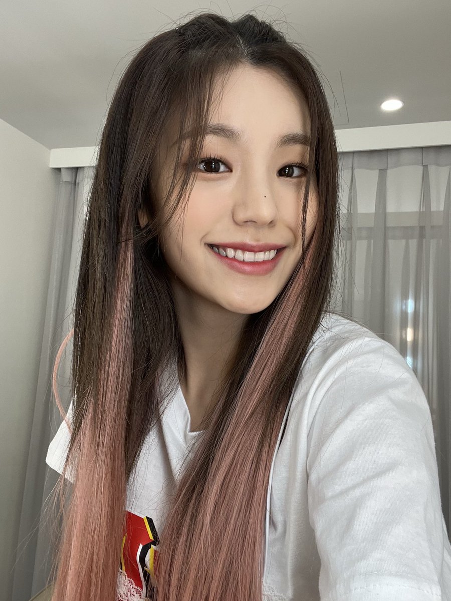 hyjthinker's tweet image. she looks like the love of my life honestly