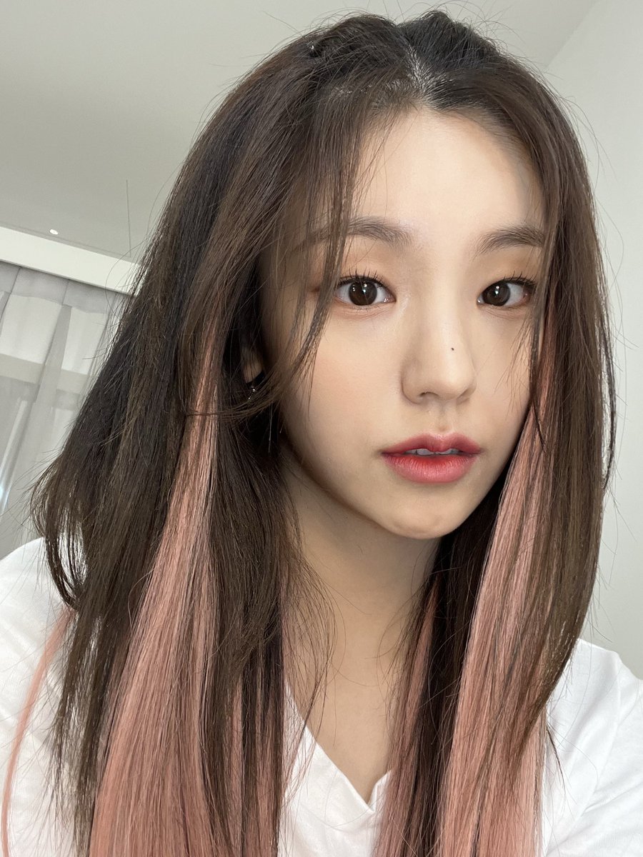 hyjthinker's tweet image. she looks like the love of my life honestly