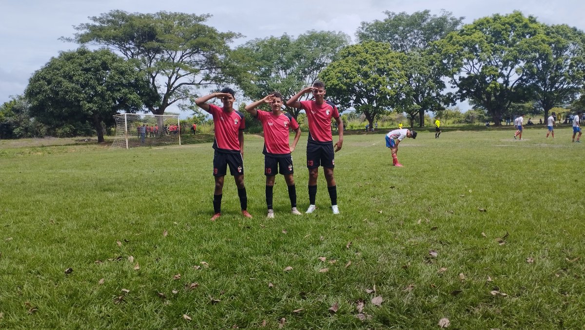 #LigaFUTVEJunior | J24 | #Sub15 | <a href="/tfcguanare/">Titanes Fútbol Club Guanare</a> 1-0 #DeportivoLara | 2T | ⏱️58'| ¡GOOOOOOOL llega el primero, por intermedio de Diego Ladino  ! 

#DaleDEPOR 🔴⚫
#VenezuelaEsFUTVE 🇻🇪
