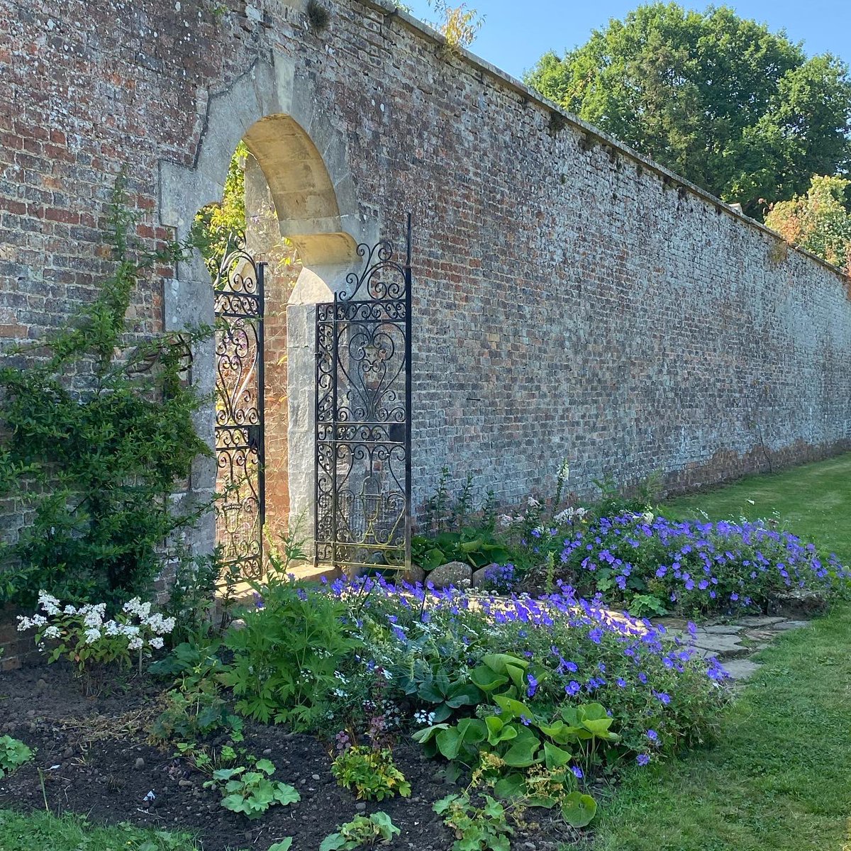 karenagalloway's tweet photo. A peaceful space minutes from the city #prestonhall #pathhead https://t.co/WURVfj0Hm9