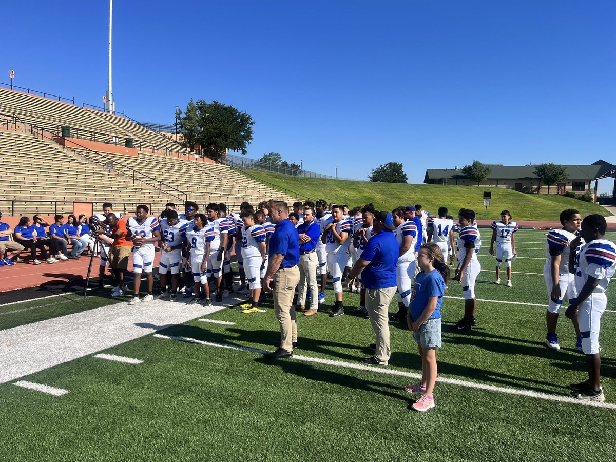 Eric_Mims_Sr's tweet photo. Shout out to our freshman. They had a good showing in our scrimmage yesterday &amp; they are looking good today at media day.
#NeighborhoodHero
#NorthsidePride
#AverageIsOver https://t.co/DEgZuoOeGD