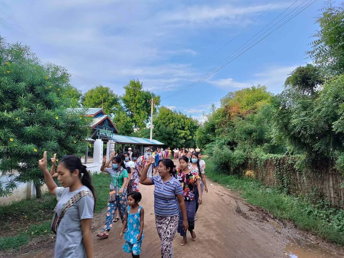 hanny_2004s's tweet photo. Pro democracy youths in a village, Yinmarbin Township, are still marching with vigor to keep opposing the military dictatorship.   #2022Aug13Coup #LegalizationOfNUG #WhatsHappeningInMyanmar https://t.co/8Xm5D1Apcj