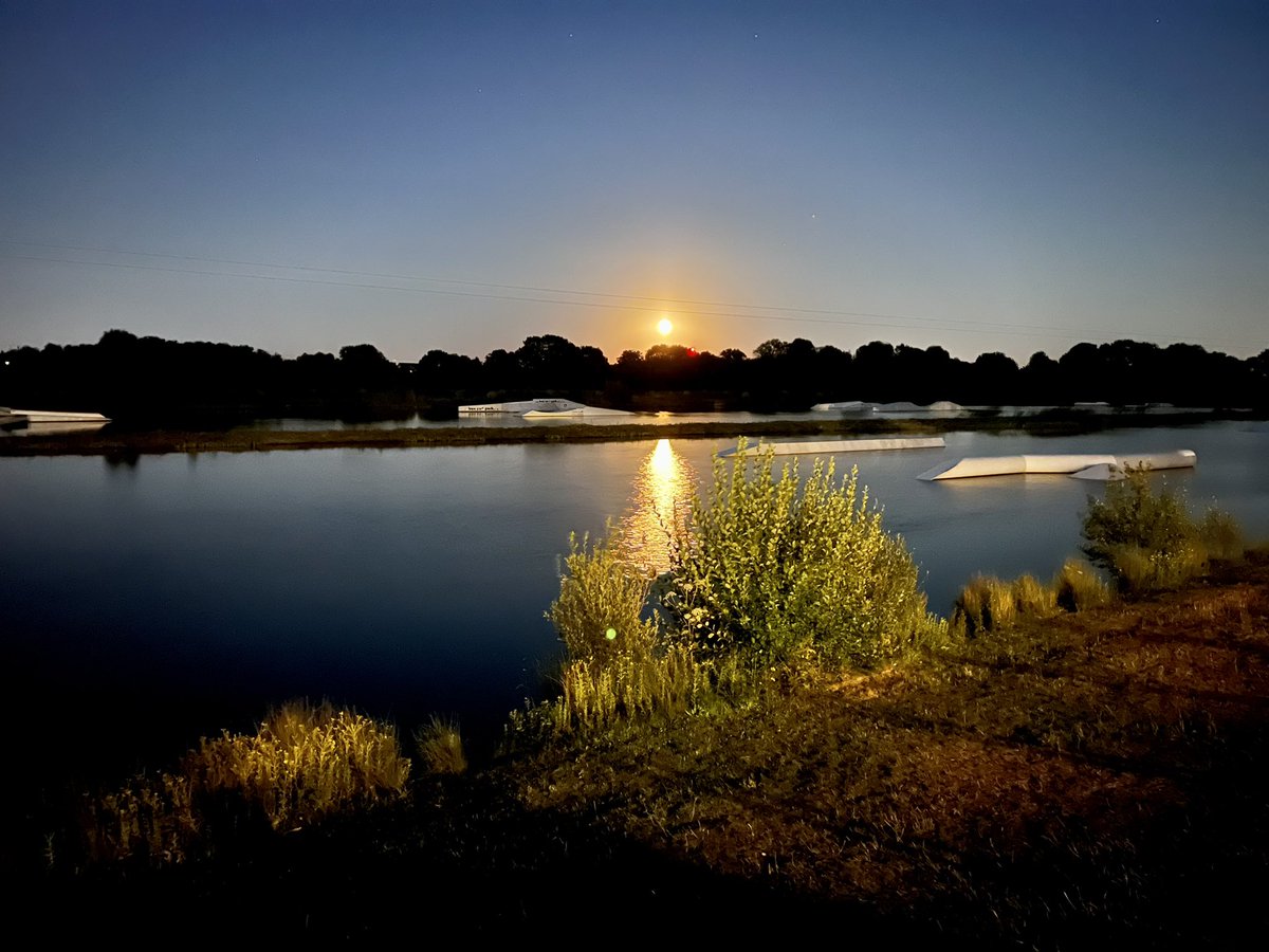 Laura Sims (@rightbrainuser) on Twitter photo Wow, what a #Supermoon it was! Perfect end to our sunset swim <a href="/BoxEndPark/">Box End Park</a> #OWS
#Moonrise Wow, what a #Supermoon it was! Perfect end to our sunset swim <a href="/BoxEndPark/">Box End Park</a> #OWS
#Moonrise