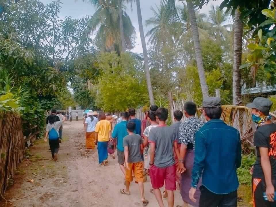 hanny_2004s's tweet photo. In a village of Kani Township, people protested against the terrorist regime, in vigor.   #2022Aug13Coup #LegalizationOfNUG #WhatsHappeningInMyanmar https://t.co/RTDs19DfUL