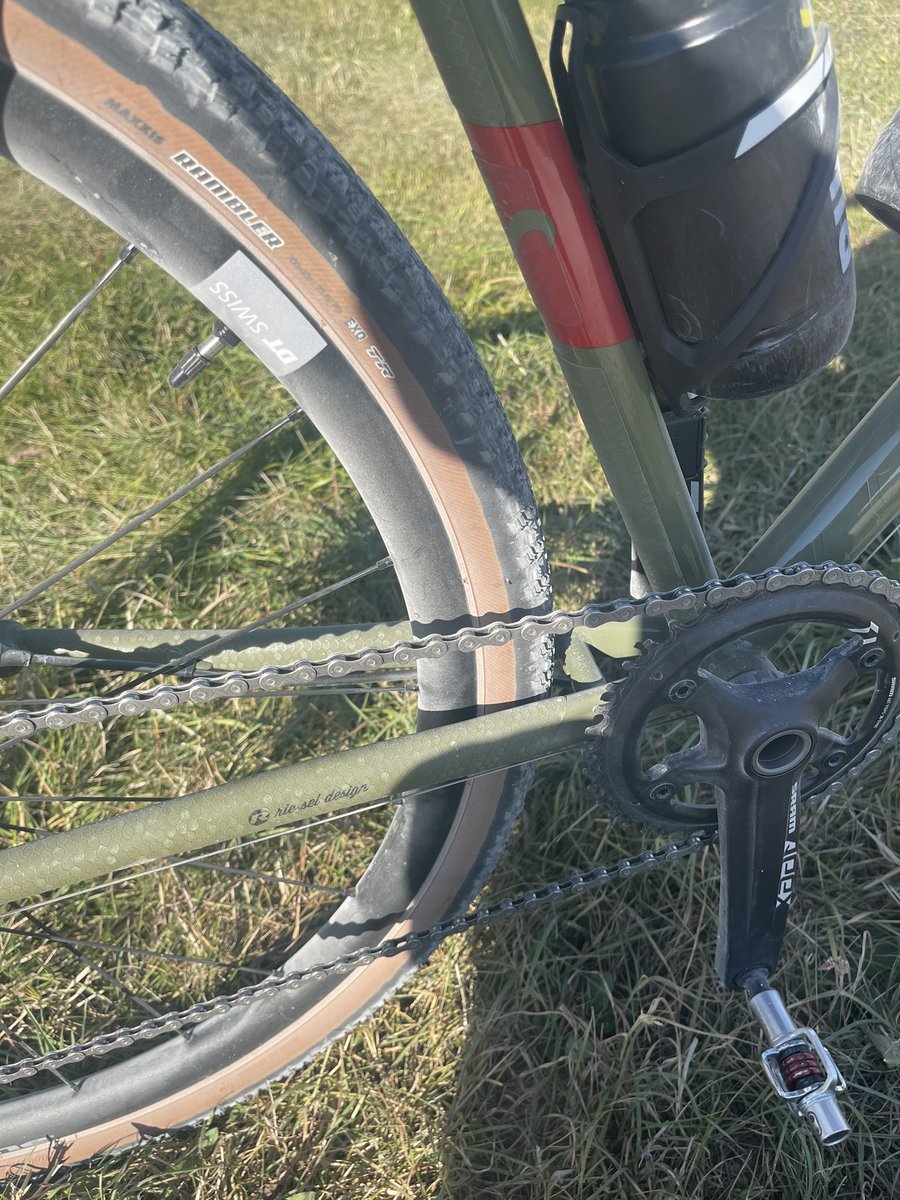 uhrensohn14's tweet photo. Muss mehr Tweets mit Hashtags machen ☝️
#Gravelautobahn, #staubig, #affengeil, #rockon 🤘 https://t.co/0jhJxW3qoM