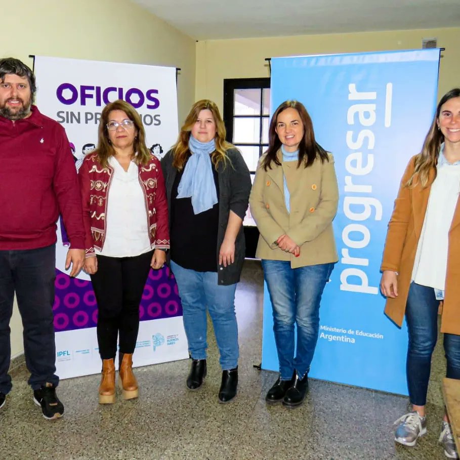 MBaztarrica's tweet photo. PUNTO PROGRESAR

Martes y jueves de 16 a 20 hs en el #CFP402
Celebramos y agradecemos el acompañamiento de @lu_astudillo  y Carolina Echeverria de Anses.
Además a la predisposición de brindarnos el espacio a la Sec de SUTEBA @SierraFrancina 

@ANDREAAMEGHINO 
@andres_merani https://t.co/K74oq6UQnP