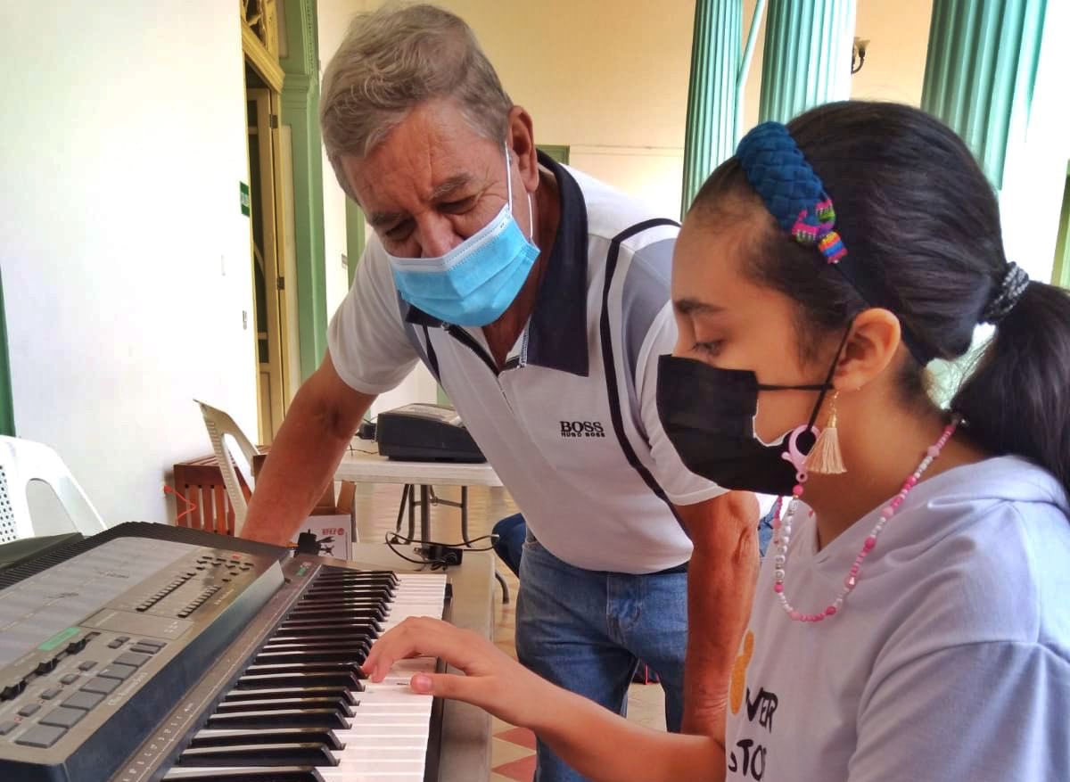 HenryFloresST's tweet image. Sábado de música en el Palacio Tecleño.🎼🤩

Hoy dimos inicio a las clases de orientación musical en piano y violín completamente GRATIS.

Nosotros te brindamos el instrumento.🙌🏻

🕗 8:00 a 9:45 y 10:00 a 11:45 a.m. 

📒 Inscríbete al 2500-1355.