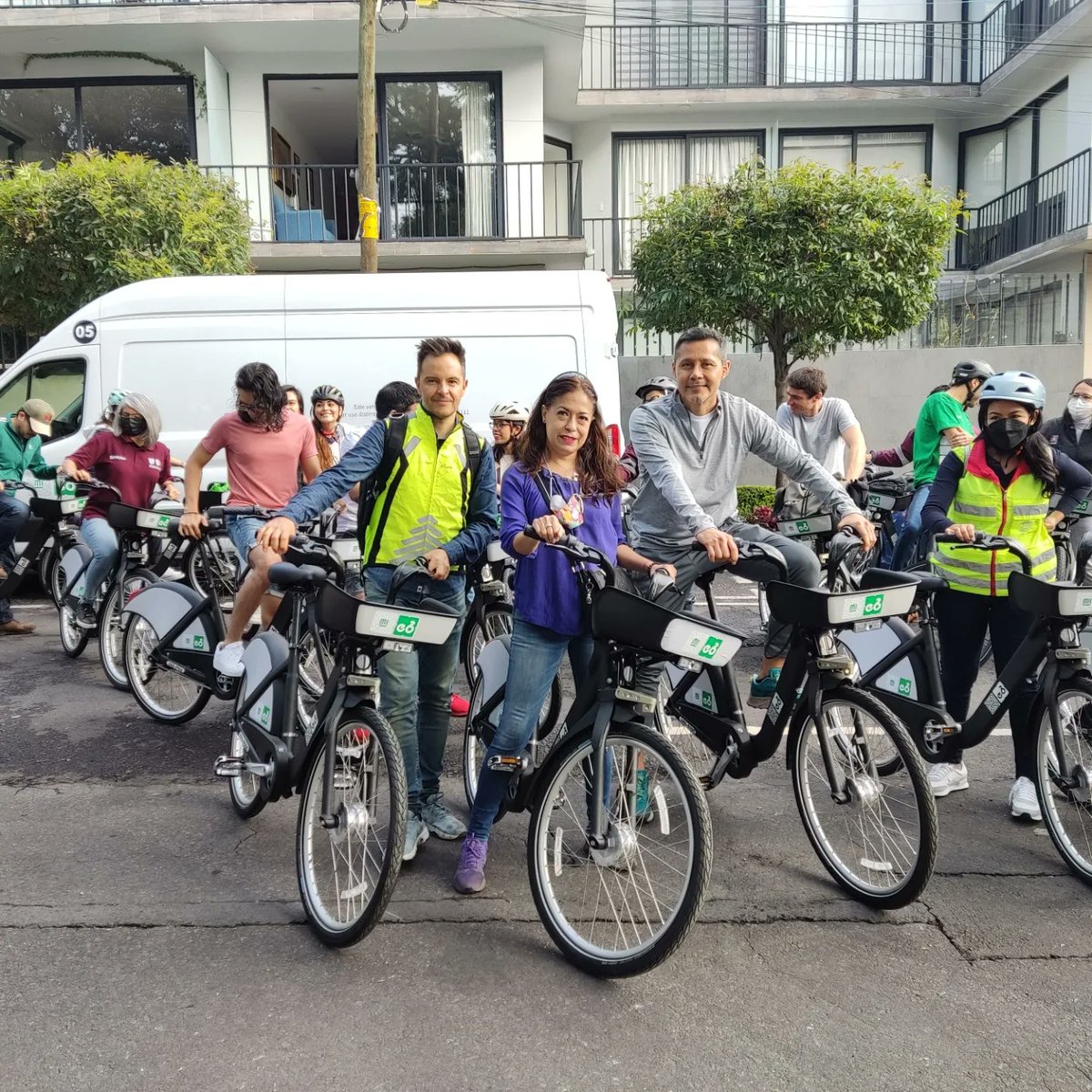pagolamx's tweet photo. Me encantó la nueva @ecobici 

Ya tendremos 50 estaciones y 5 más diarias !!
Cuidemoslas cómo propias para que nos duren!!
🙌🏼🙌🏼🙌🏼🙌🏼 https://t.co/10KqC2ZWyq