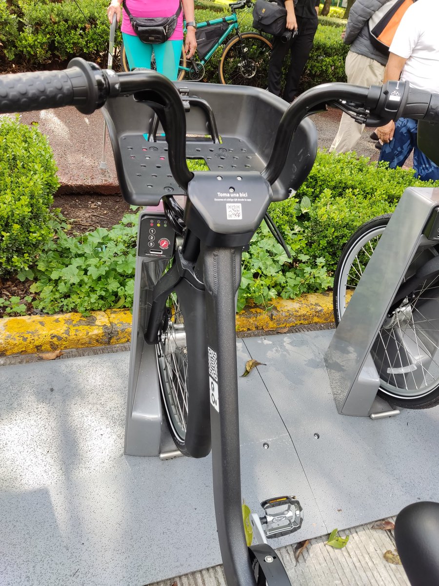 pagolamx's tweet photo. Me encantó la nueva @ecobici 

Ya tendremos 50 estaciones y 5 más diarias !!
Cuidemoslas cómo propias para que nos duren!!
🙌🏼🙌🏼🙌🏼🙌🏼 https://t.co/10KqC2ZWyq