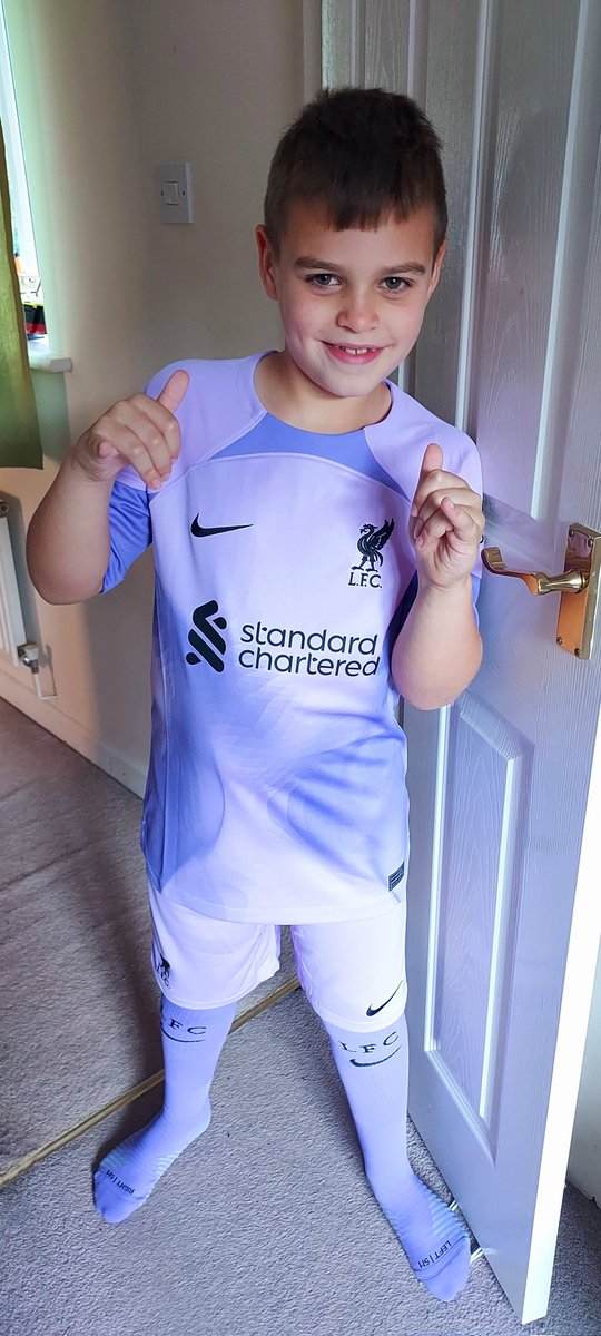 kiny1912's tweet photo. @Alissonbecker Best Birthday Present EVER! 😁⚽️🎉 #Alissonismyhero #9thBirthday #YNWA https://t.co/oElgqaWk0P