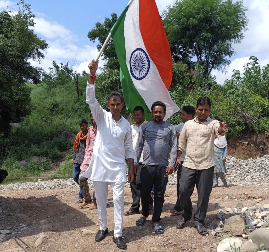 pankajbadgotra's tweet photo. #आजादी_का_अमृत_महोत्सव
#हर_घर_तिरंगा
#घर_घर_तिरंगा
#PanchyatJnakha
#BlockDansal https://t.co/rTnNN2e7Cy