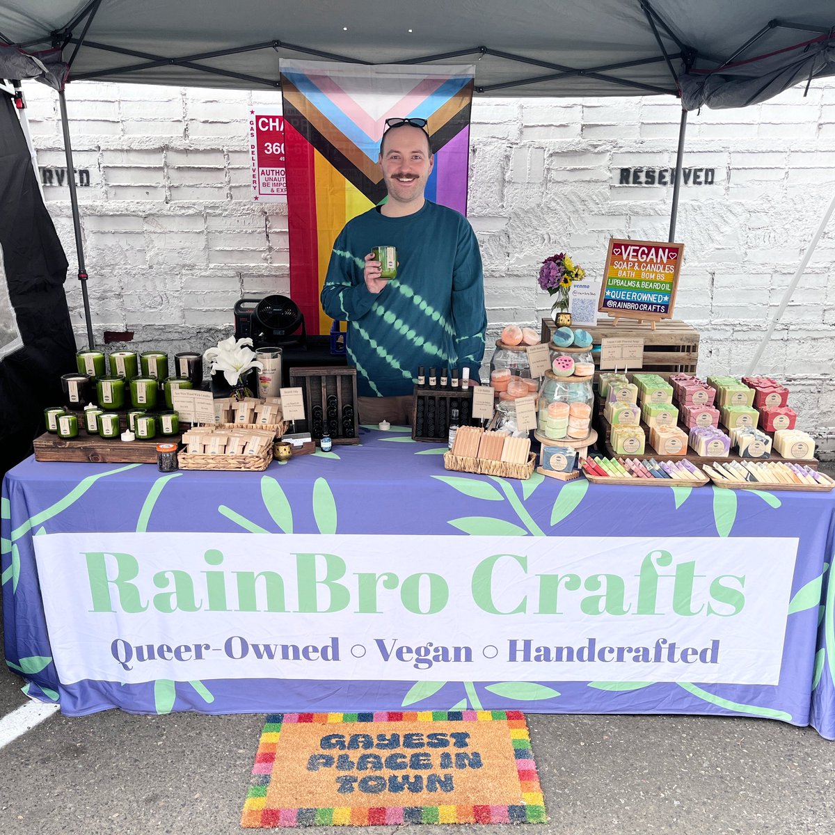 We’re downtown at Kindred Homestead Supply today from 9 to 4 with some amazing soap, candles, and lots more! #kindredhomestead #rainbro #rainbrocrafts #downtownvancouver #vancouver #washington #saturdaymarket #shopsmall #shoplocal #lowwaste #queerownedbusiness