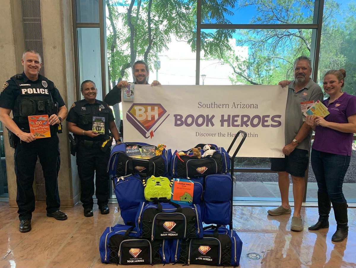 SoAzBookHeroes's tweet photo. @MargoSusco   @Tucson_Police 

Delivered some bags with children books 

#FirstResponders #soazbookheroes #childrensbooks #forthechildren #giveback #nonprofit #community https://t.co/ubEPuevyCT