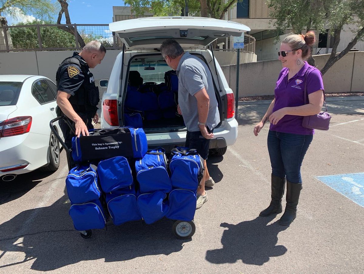 SoAzBookHeroes's tweet photo. @MargoSusco   @Tucson_Police 

Delivered some bags with children books 

#FirstResponders #soazbookheroes #childrensbooks #forthechildren #giveback #nonprofit #community https://t.co/ubEPuevyCT