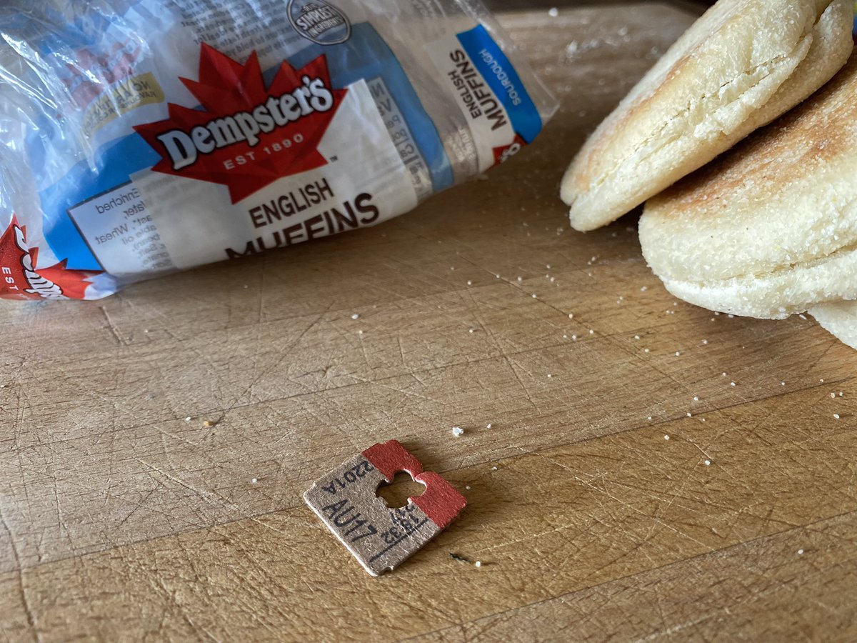 JimmyNoTyres's tweet photo. What a nice surprise to see a #paper based #Bread clip instead of #singleuseplastics. Let’s hope you’re an influencer, @Dempsters !
#savetheoceans #climatechange https://t.co/6oQCRsXCnB