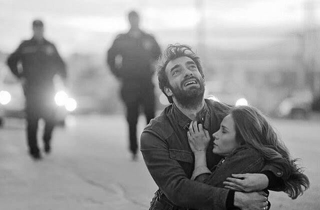 Ne bu yoldan dönebiliyorum ne bu yolda yürüyebiliyorum...