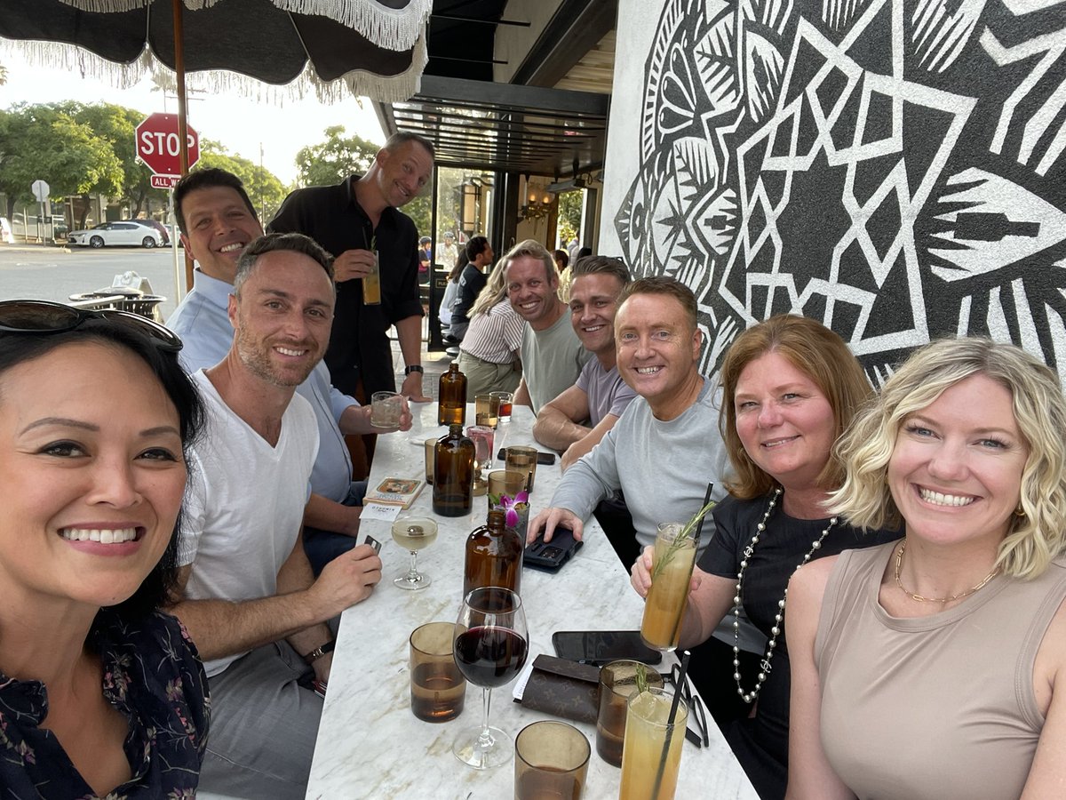 Bdecaro's tweet photo. Grateful to spend a day with the brightest in our industry to build on the vision of our amazing #fastforwardmovement group at @eXpRealty. Over $3B in production in this room full of givers & leaders looking for ways to bring more value to our group & the people we lead. β€οΈπβ¨ https://t.co/bSdy9AD1Ce