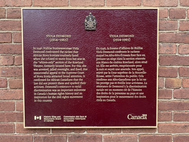 It was an honour to be in New Glasgow, N.S. yesterday with the @ParksCanada_NS team to commemorate Viola Desmond, a Canadian civil rights icon and pioneer in the struggle against anti-Black racism, with an #HSMBC plaque. Thanks to all who participated in this remarkable event.