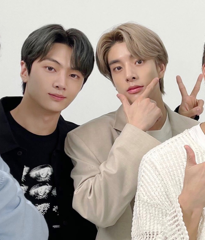 am i dreaming its jayke in one frame !?