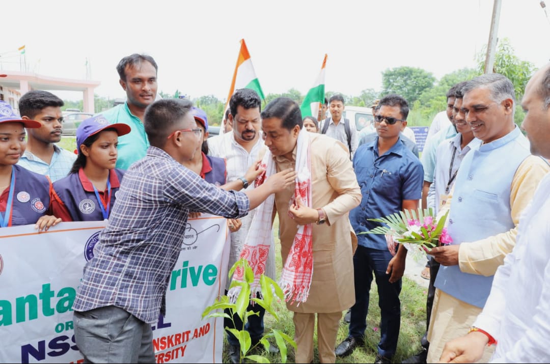 KumarSanskrit's tweet photo. Today hon'ble Cabinet Minister Govt of Assam Sri @jayanta_malla &amp; Hon'ble VC Prof @prahladjoshi71 along with estmd faculties &amp; students took part in the NSS cell orgsd plantation drive.
@PMOIndia @himantabiswa 
@ugc_india @EduMinOfIndia @dpradhanbjp @ranojpeguassam @_NSSIndia https://t.co/rUUTz2N23v